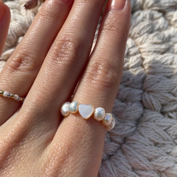 Anillo Laia | hecho a mano con perlas de agua dulce | Concha Corazón perla