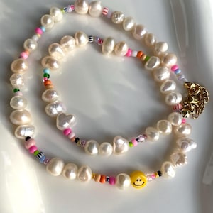 Pearl necklace with smiley face | colorful pearls | freshwater pearls