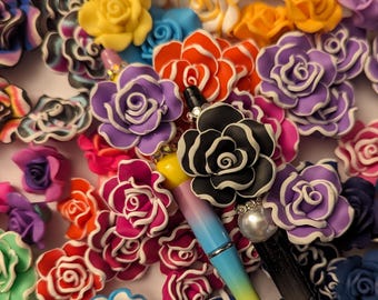 Cuentas decorativas de flores de arcilla mixta 3D para bolígrafos, llaveros y manualidades DIY.