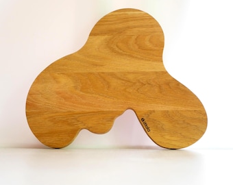 Serving Platter in Oak, a rare Savoy shaped Trencher by Alvar Aalto for Iittala. Shipping and New US tariff included in the price