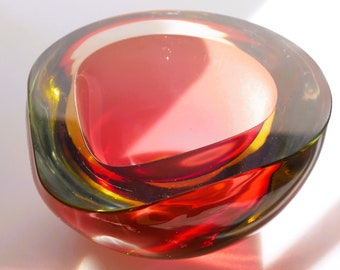 Murano art glass bowl made by Alessandro Mandruzzato, Italy. Mid-century modern design art glass With free delivery.