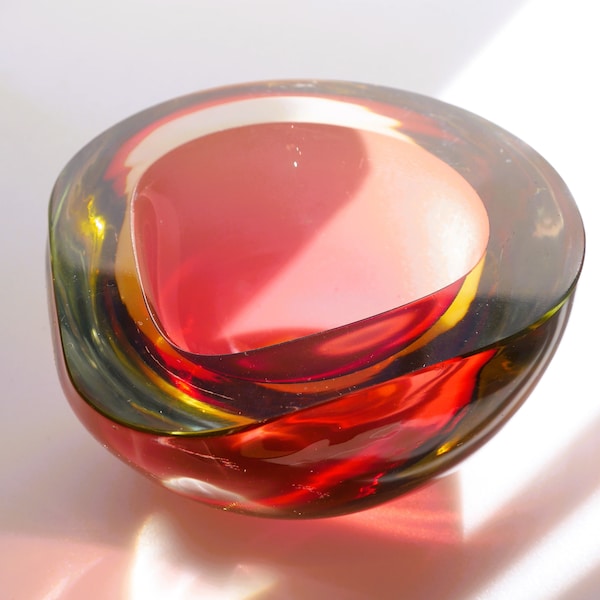 Cuenco artístico de cristal de Murano fabricado por Alessandro Mandruzzato, Italia. Vidrio artístico de diseño moderno de mediados de siglo Con entrega gratuita.