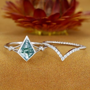 Unique kite cut green moss agate engagement ring set 14k White gold engagement moissanite ring for women vintage bridal wedding ring set