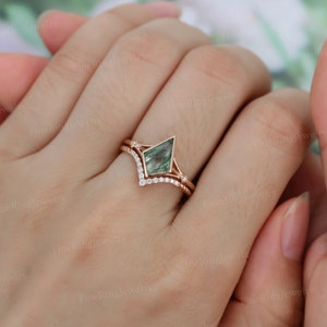 Unique kite cut green moss agate engagement ring set 14k rose gold engagement moissanite ring for women vintage bridal wedding ring set gift image 4