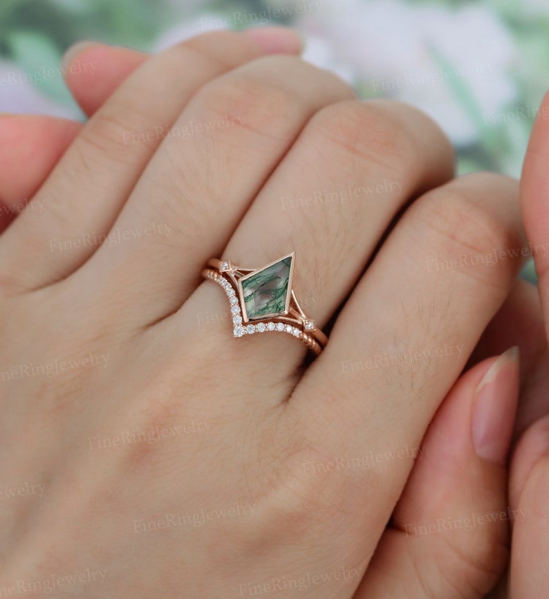 Unique kite cut green moss agate engagement ring set 14k rose gold engagement moissanite ring for women vintage bridal wedding ring set gift image 4