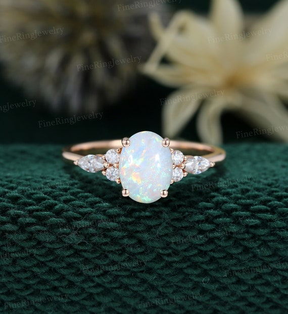 Bague Vintage Opale Australienne - Taille 9, Coupe Rose, Diamants 10 Carats - Occasion