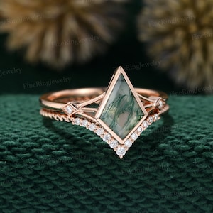 Unique kite cut green moss agate engagement ring set 14k rose gold engagement moissanite ring for women vintage bridal wedding ring set gift image 3