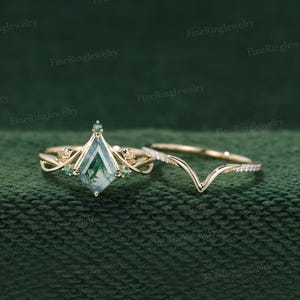 Unique kite cut green moss agate engagement ring set Yellow gold engagement moissanite ring for women vintage bridal wedding ring set gift