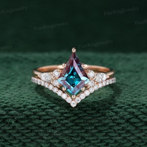 Vintage Kite Cut Alexandrit Verlobungsring Set Einzigartige Rose Gold Moissanite Verlobungsring Marquise Art Deco Ring Braut Set Jubiläum