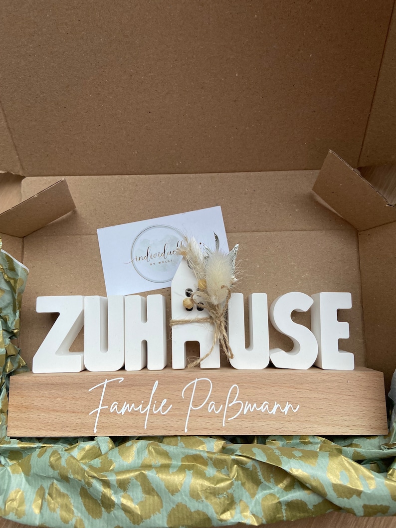 Personalisierte Holzleiste mit Wunschnamen Familiennamen Zuhause Schriftzug Raysin Dekoleiste Geschenk Einzug Holzboard Deko Bild 10