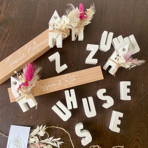 Personalisierte Holzleiste mit Wunschnamen Familiennamen Zuhause Schriftzug Raysin Dekoleiste Geschenk Einzug Holzboard Deko Bild 5