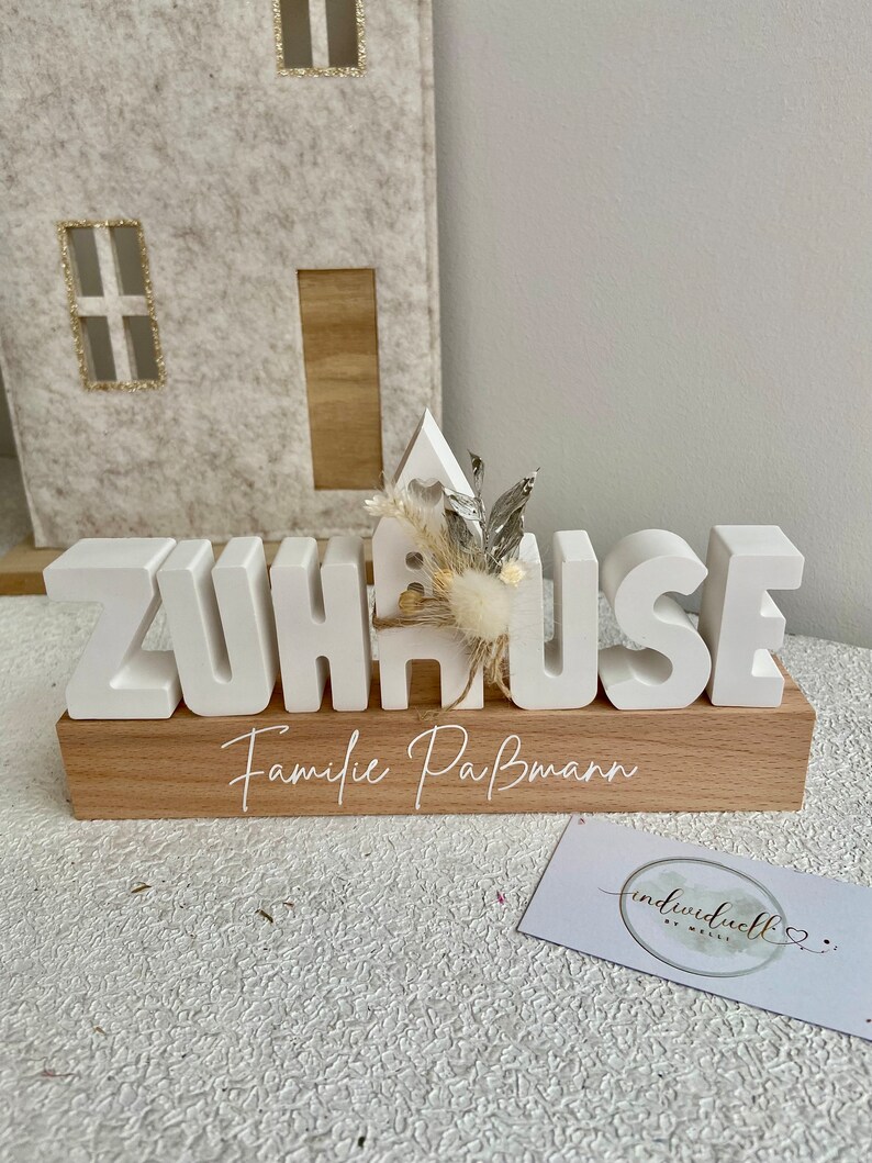 Personalisierte Holzleiste mit Wunschnamen Familiennamen Zuhause Schriftzug Raysin Dekoleiste Geschenk Einzug Holzboard Deko Bild 7
