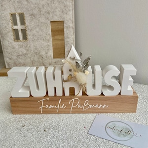 Personalisierte Holzleiste mit Wunschnamen Familiennamen Zuhause Schriftzug Raysin Dekoleiste Geschenk Einzug Holzboard Deko Bild 9