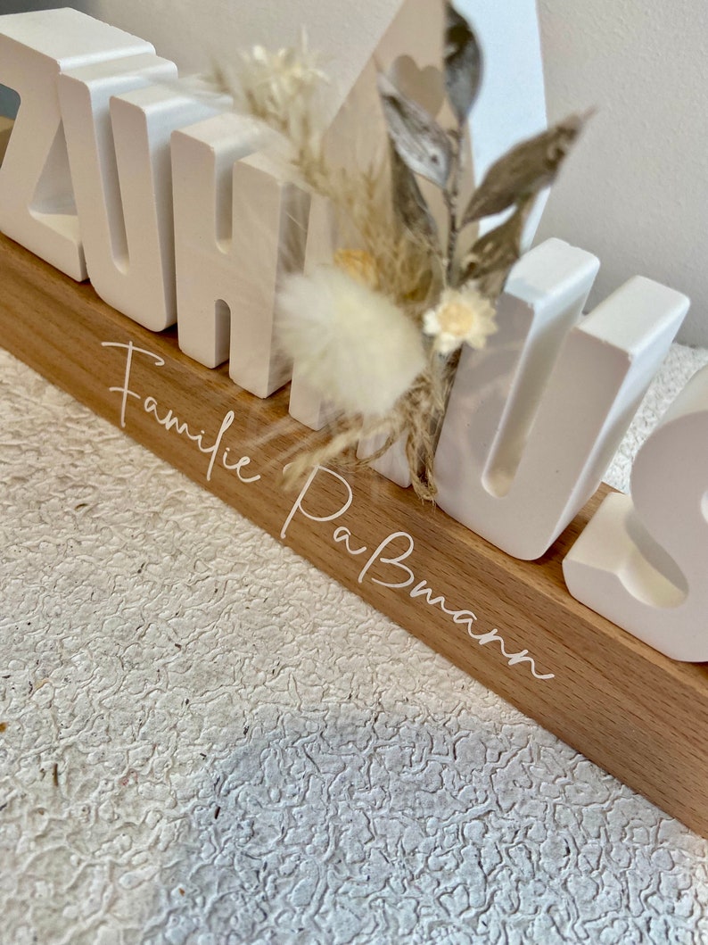 Personalisierte Holzleiste mit Wunschnamen Familiennamen Zuhause Schriftzug Raysin Dekoleiste Geschenk Einzug Holzboard Deko Bild 8