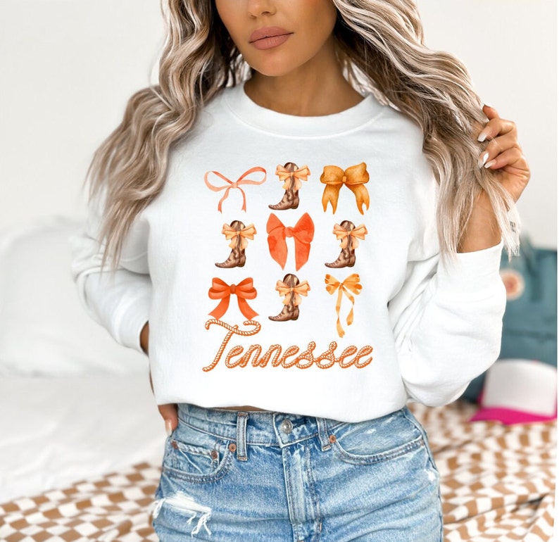 Chemise Tennessee, T-shirt Tennessee Coquette, T-shirt avec bottines et nœuds de cow-girl, Cadeau pour elle, Go Vols, Chemise Nashville, Cowgirl tendance, Fille de la campagne image 6