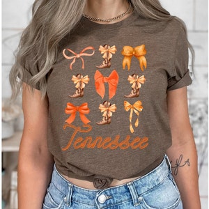 Chemise Tennessee, T-shirt Tennessee Coquette, T-shirt avec bottines et nœuds de cow-girl, Cadeau pour elle, Go Vols, Chemise Nashville, Cowgirl tendance, Fille de la campagne image 1