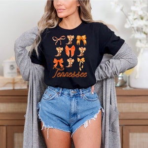 Chemise Tennessee, T-shirt Tennessee Coquette, T-shirt avec bottines et nœuds de cow-girl, Cadeau pour elle, Go Vols, Chemise Nashville, Cowgirl tendance, Fille de la campagne image 4