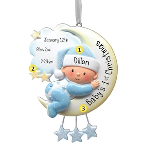 Baby Junge umarmt Mond - personalisierte Weihnachtsverzierungen - 1