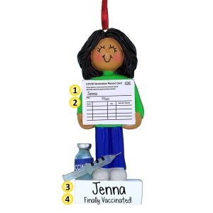 Tarjeta de vacunación - Piel oscura femenina - Adorno navideño personalizado - Completamente vacunado - Pandemia - Vacuna - Covid - Escritura perfecta