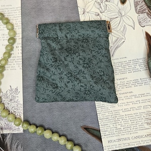 Vintage fabric flex frame purse, green cottagecore patterned squeeze to open purse, mini trinket bag, small retro coin purse