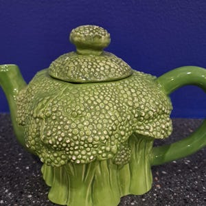 Vintage CS Broccoli designed Ceramic Kitsch Teapot Size Small Service for one, unique and Rare, Sri Lanka