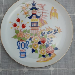 Vintage Asian Chinoiserie Pagoda and floral Decorative Plate 8"