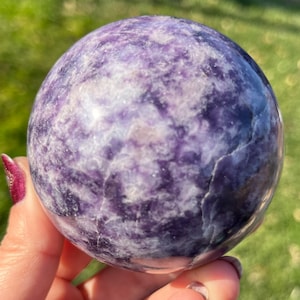 Sfera di Lepidolite grande da 70 mm / Lepidolite / Cristallo intagliato / Sfera di cristallo viola