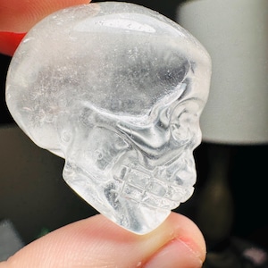 Crâne de cristal de quartz ultra clair | Crâne de quartz | Sculpture d'art de crâne humain | Mini tête de mort en cristal