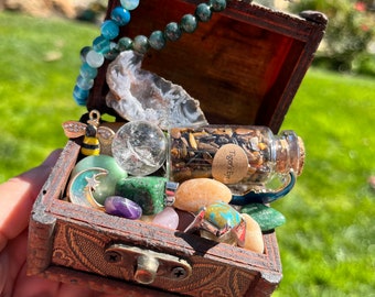 Siehe Video! Geheimnisvolle Schatztruhe Holzkiste Gefüllt mit Kristall Konfetti Mix Rohe und Polierte Steine Mineralien ~ Überraschung Mystery Box Geschenk2