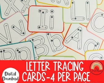 Puede incluir: Un conjunto de tarjetas de trazado de letras de colores con 4 tarjetas por página. Cada tarjeta presenta una letra del alfabeto con flechas que indican el orden de trazado. El texto "LETTER TRACING CARDS - 4 PER PAGE" está en la parte inferior de la imagen.