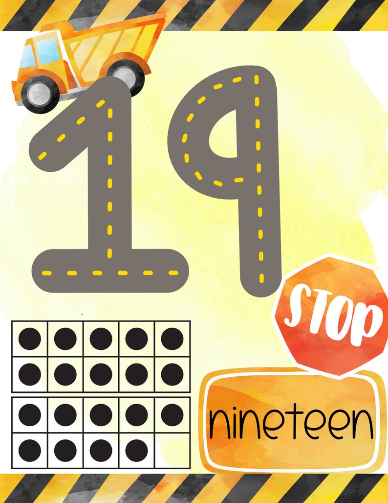 Op de afbeelding: Een bouwthema-werkblad voor het traceren van getallen voor kinderen. Het getal 19 wordt weergegeven in grijs met een gestippeld geel lijntraject om te traceren. Een gele kiepwagen staat bovenop het getal 1. Een tien-frame met 19 zwarte cirkels bevindt zich onder de getallen. De woorden "Stop" en "negentien" zijn ook inbegrepen.