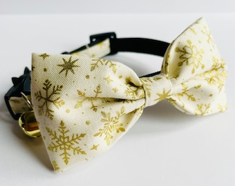 Christmas Festive Beige Gold Snowflakes Stars Print Cat Bow Tie Collar, Kitten Cat Breakaway Collar, Quick Release Collar, Cat Safety Collar