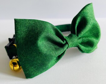 Festive Green Cat Bow, Cat Collar, Kitten Collar, Cat Breakaway Collar, Quick Release Collar, Bow Tie