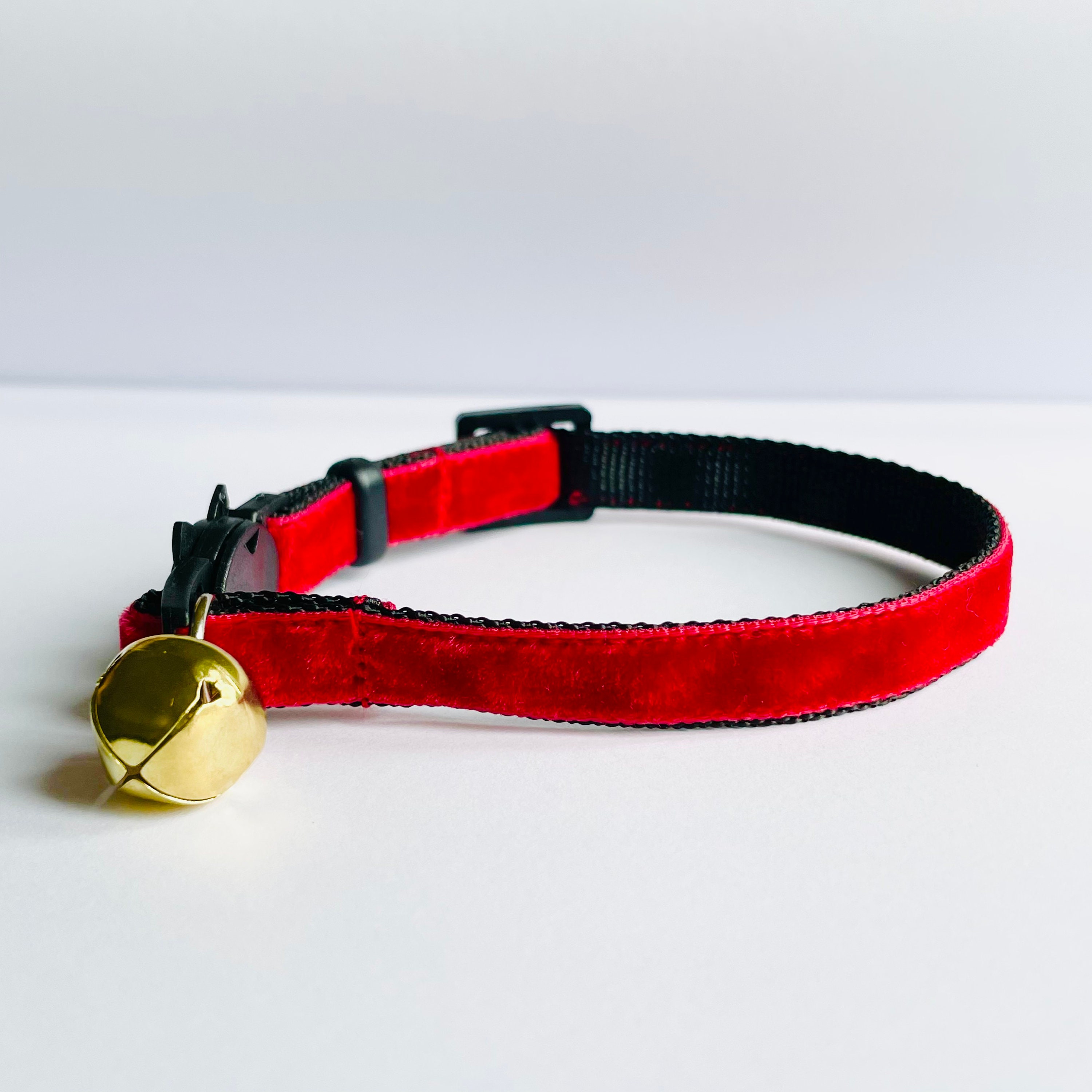 Samt-Katzenhalsband Mit Glöckchen & Schnellverschluss – Kastanienbraun, Verstellbar 20-33 Cm, Handgefertigt
