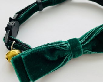 Emerald Green Velvet Cat Bow, Cat Collar, Kitten Collar, Cat Breakaway Collar, Quick Release Collar, Cat Safety Collar, Bow Tie