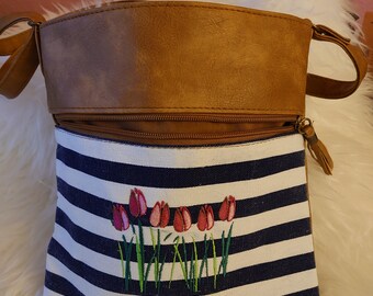 Umhängetasche/Damenhandtasche Leinen/,Leder blau,weiss gestreift mit Tulpenmotiv bestickt