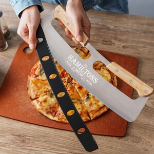Aangepaste pizzasnijder voor vader, Moederdagcadeau, cadeaus pizzaliefhebber, gepersonaliseerde keukencadeaus, kookcadeaus voor hem, cadeau voor moeder afbeelding 4