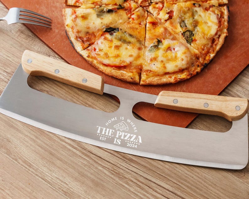 Aangepaste pizzasnijder voor vader, Moederdagcadeau, cadeaus pizzaliefhebber, gepersonaliseerde keukencadeaus, kookcadeaus voor hem, cadeau voor moeder afbeelding 5