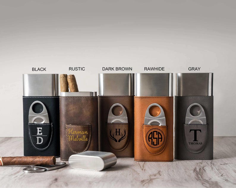 Graverat cigarrfodral, Personliga presenter till marskalkar, Anpassat cigarrhållare i läder, Cigarrresefodral, Present till honom bild 4