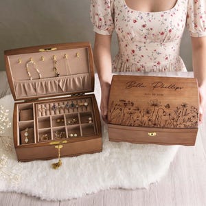 Personalized Memorial Jewelry Box, Custom Date and Name Engraved Heirloom Case [N]