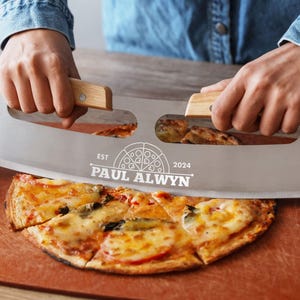 Aangepaste pizzasnijder voor vader, Moederdagcadeau, cadeaus pizzaliefhebber, gepersonaliseerde keukencadeaus, kookcadeaus voor hem, cadeau voor moeder afbeelding 9