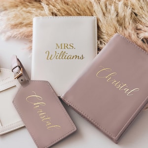 Mr and Mrs Gifts, Leather Passport and Luggage Tag Set, Personalized Passport Holder with Luggage Tag, Romantic Wedding Gift for Couples
