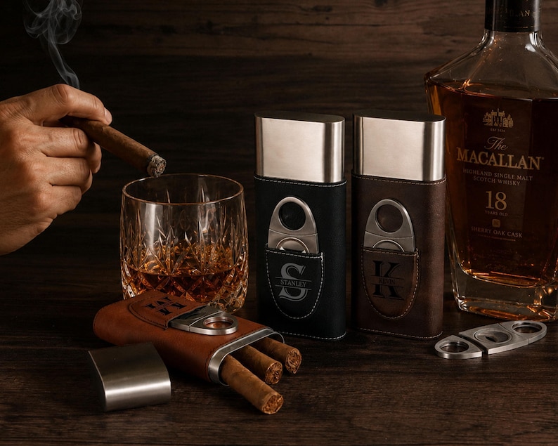 Graverat cigarrfodral, Personliga presenter till marskalkar, Anpassat cigarrhållare i läder, Cigarrresefodral, Present till honom bild 9