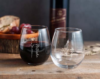 Personalized Birth Flower Wine Glass with Name, Mothers Day Gift, Birthday Gift for Her, Custom Wine Glass, Wine Lover Gift