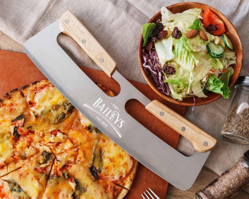 Aangepaste pizzasnijder voor vader, Moederdagcadeau, cadeaus pizzaliefhebber, gepersonaliseerde keukencadeaus, kookcadeaus voor hem, cadeau voor moeder afbeelding 6