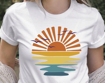 Retro T-shirt Sunset Waves: Beachy Summer Vibes