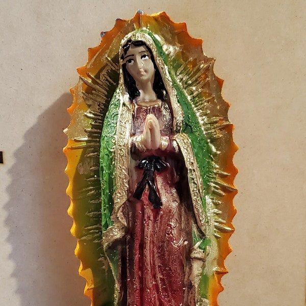 Belle statue de Notre-Dame de Guadalupe Vierge Maria fabriquée à la main par des artisans mexicains