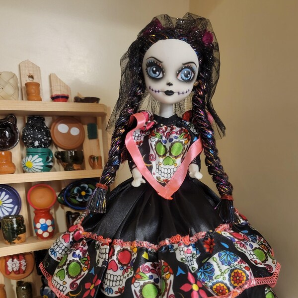 La Catrina Doll with Classic Dress, for day of the dead tradition, Muñeca de la Catrina con un Hermoso Vestido, Tradición del Dia de Muertos