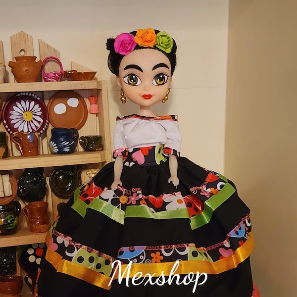 Frida Kahlo doll with classic Mexican Dress, Muñeca de Frida Kahlo con un clasico Vestido Mexicano