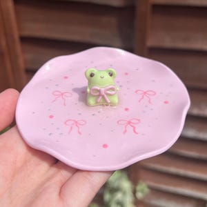 Coquette frog trinket dish